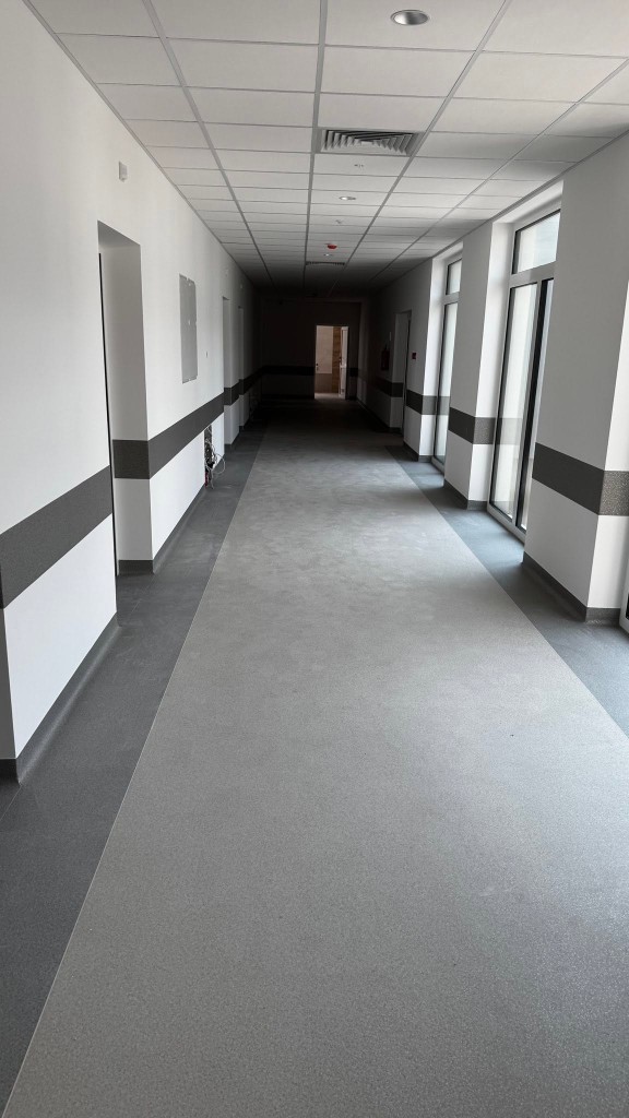 Wykończony korytarz — realizacja PM-GIPS Ropczyce